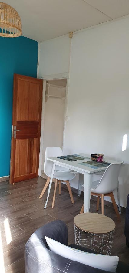Appartamento Meublé chez Gilbert Le Tampon Esterno foto